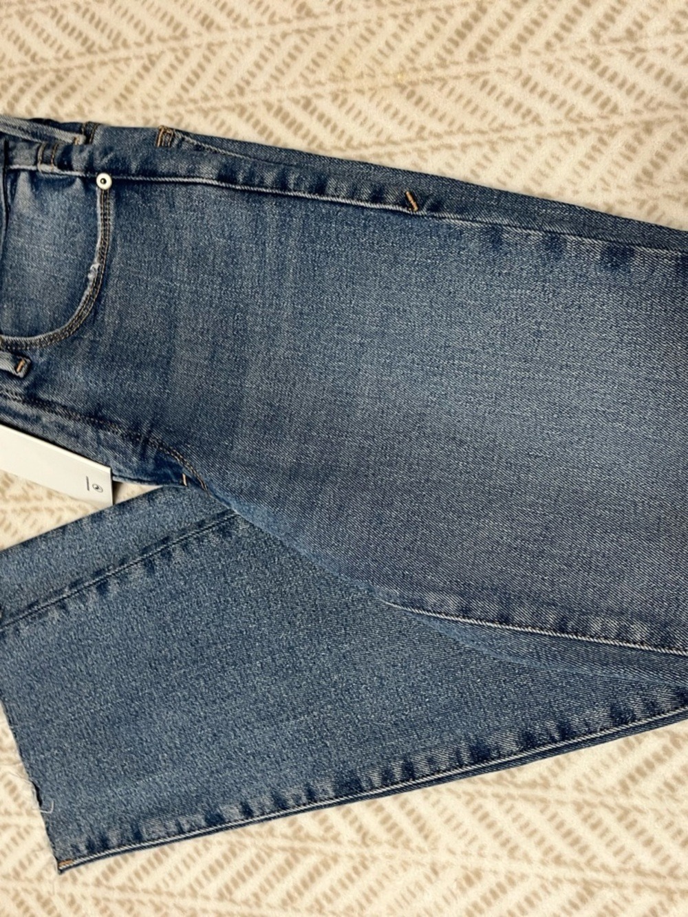 Good American light blue denim jeans with raw hem detail 0/25 - Picture 5 of 5